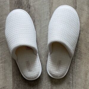Victoria's Secret White Textured Slippers